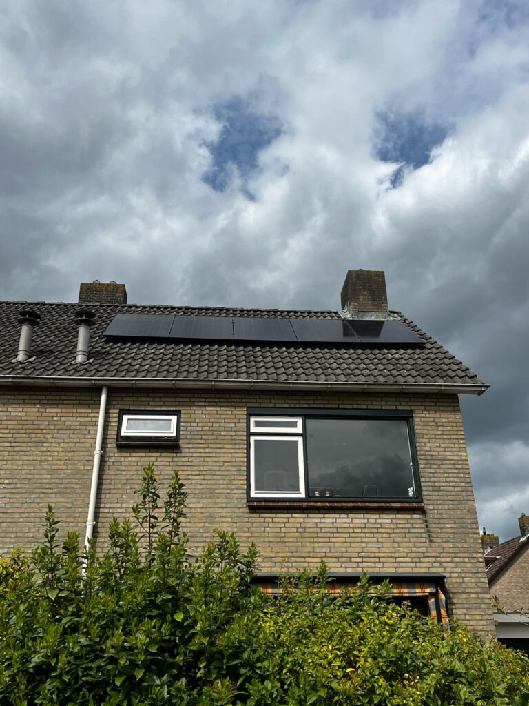 Zonnepanelen installeren in Assen op woning Zonnepanelen installeren Groningen Friesland Drenthe